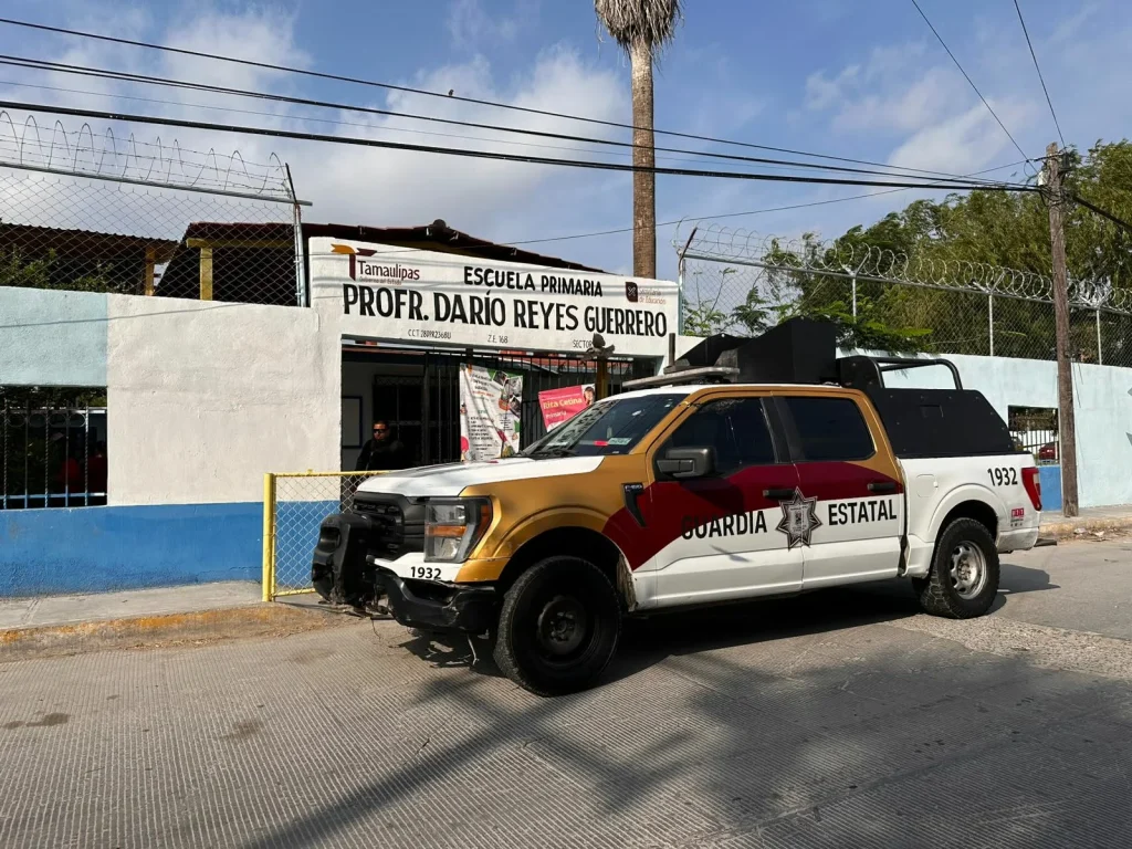 Toma dirección de escuela como casa; padres exigen su retiro por seguridad 1 685779068 2440926153077283 8423896091389351653 n