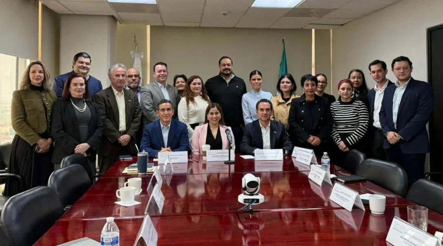 A fin de evitar una réplica automática del modelo federal y priorizar la profesionalización técnica, la Comisión de Puntos Constitucionales del Congreso del Estado inició el diálogo con representa