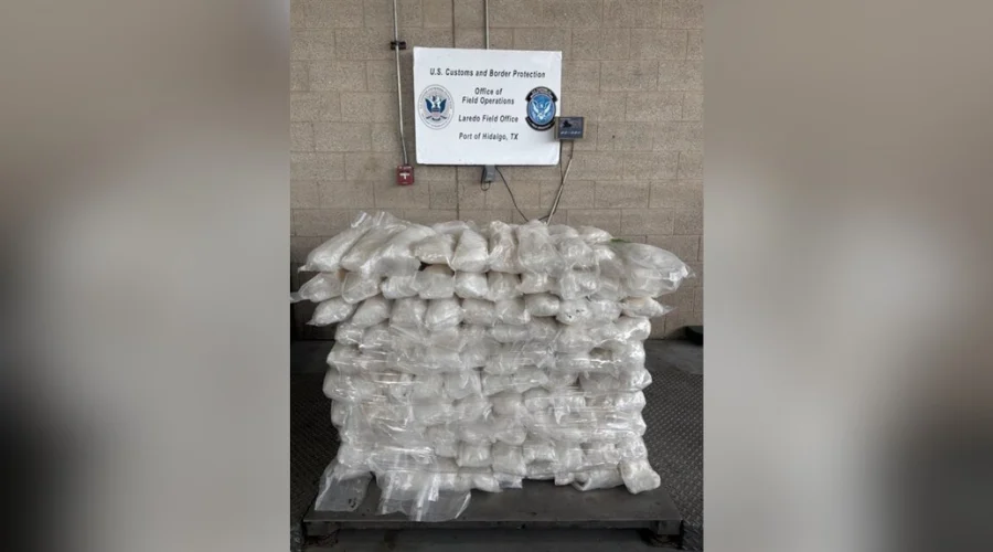 Autoridades de la Oficina de Aduanas y Protección Fronteriza de Estados Unidos (CBP, por sus siglas en inglés), aseguraron un cargamento de presunta metanfetamina con un valor estimado de 8.1 mill