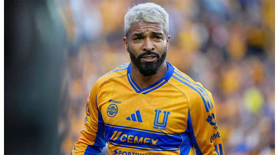¡Zarpazo al líder! Golea Tigres 4-1 a Chivas 4 BUFALO AGUIRRE ff