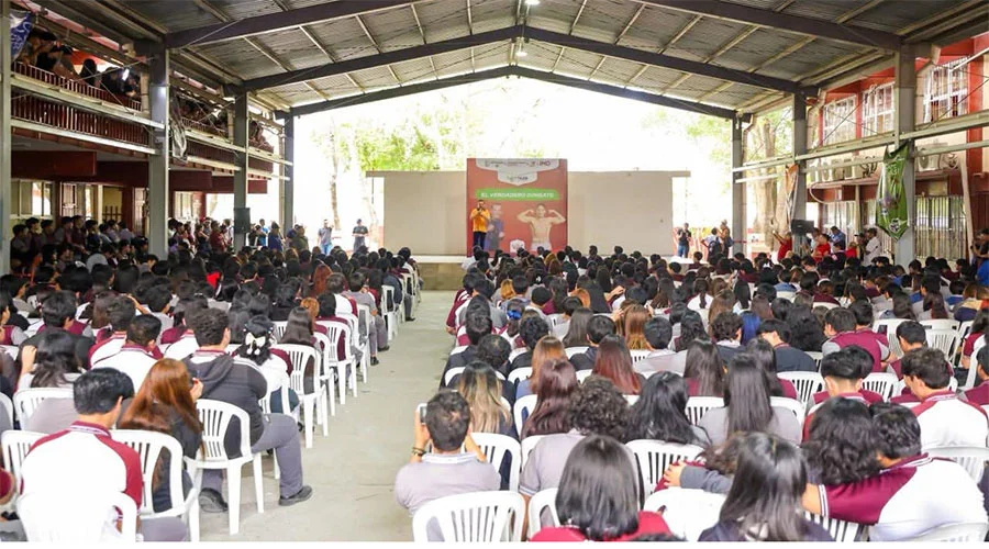 Presenta Carlos Peña Ortiz conferencia motivacional con el campeón mundial Julio César Chávez 1 CONFE CHAVEZ 1a