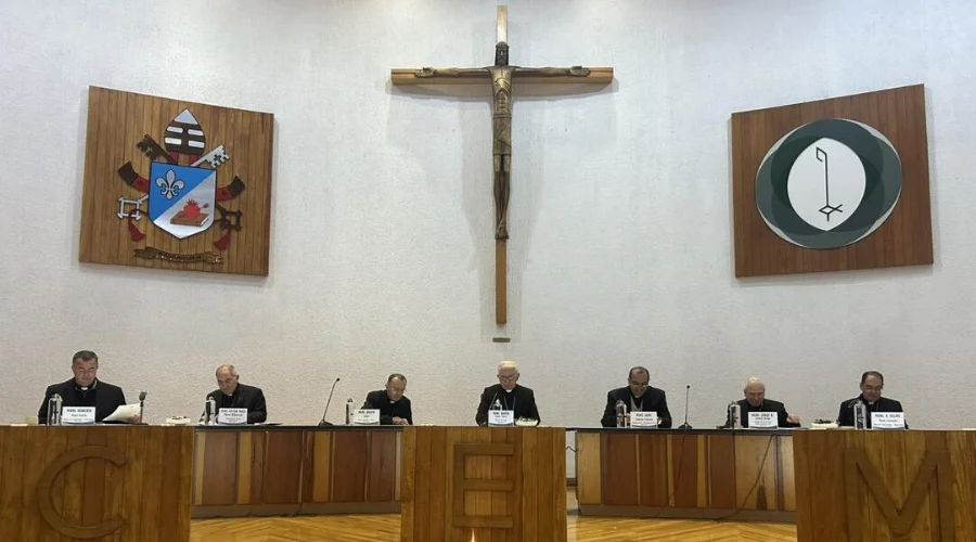 Después de que Donald Trump llamó débil y pésimo en política exterior al Papa León XIV, la Conferencia del Episcopado Mexicano (CEM) expresó su plena comunión y respaldo al Sumo Pontífice.