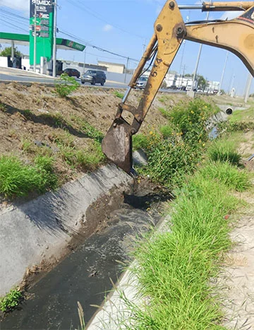 Exhorta Gobierno de Reynosa a mantener afluentes libres de basura 1 GRUA 663