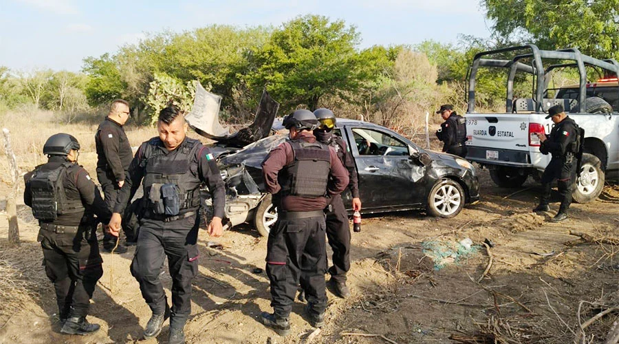 Guardia Estatal auxilia a mujeres atrapadas en vehículo tras volcadura 1 GUARDIA ESTATAL TAM 2bb2