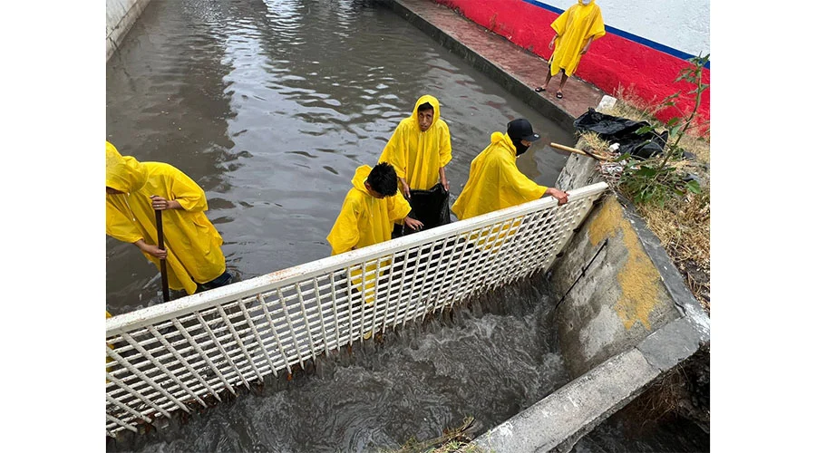 Trabajan en Reynosa en desagüe y limpieza de colonias 1 INUNDA 22bb