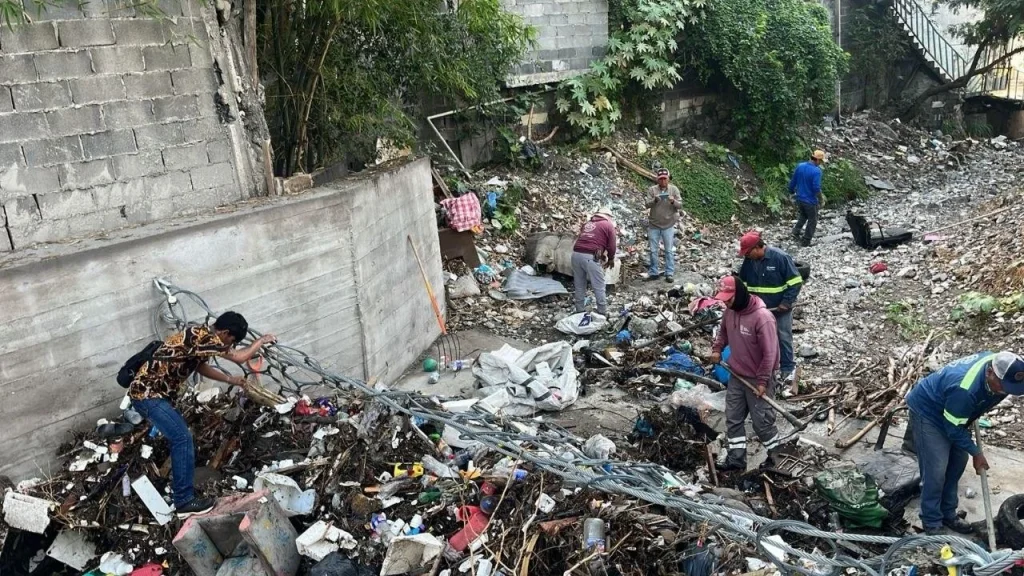Limpia Santa Catarina pluviales, recoge 21 toneladas de basura 1 LIMPIEZA PLUVIALES SC 3