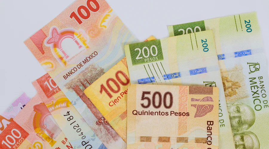 La consolidación fiscal en México enfrenta un escenario cada vez más complejo hacia 2027, en un entorno de bajo crecimiento, ingresos limitados y presiones estructurales de gasto, advirtió BBVA.