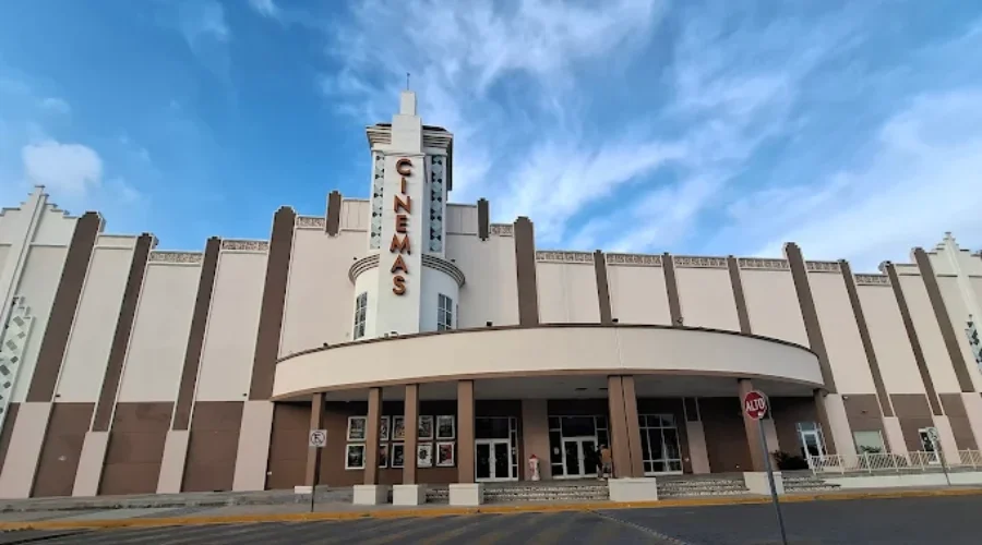 Mamá de niño con autismo denuncia trato humillante en Cinemas Molinete