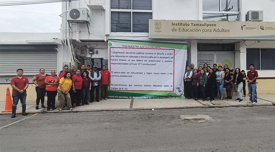 Trabajadores de educación para adultos, se manifiestan por salarios justos 1 PROTESTA 2 bba