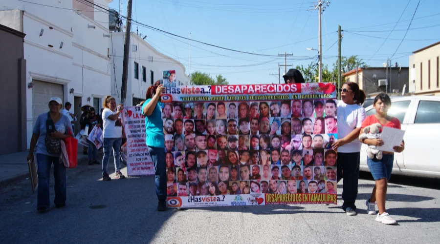 Para que las víctimas indirectas por desaparición forzada continúen su proceso de búsqueda en campo y trámites legales, se mantiene abierto un programa de apoyo económico dirigido a familiares en
