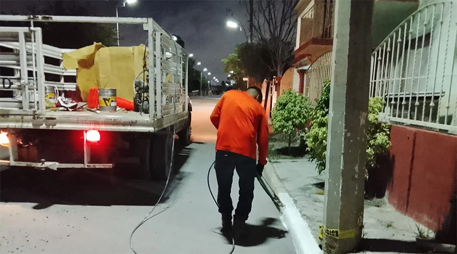 Con jornada nocturna el Gobierno de Reynosa da mantenimiento a señalización vial 1 REY 2bba