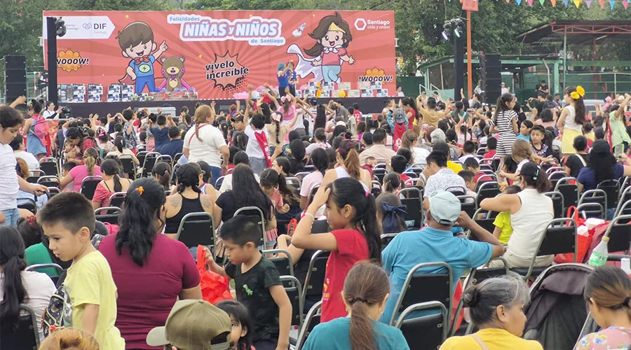 Festeja Santiago a los más pequeños de la casa 1 SANTIAGO 1a1a1