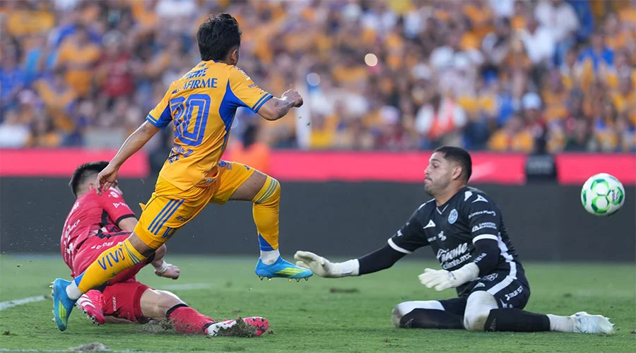 Tigres golea 5-1 a Mazatlán y jugará la liguilla 2 TIGRES 11o11