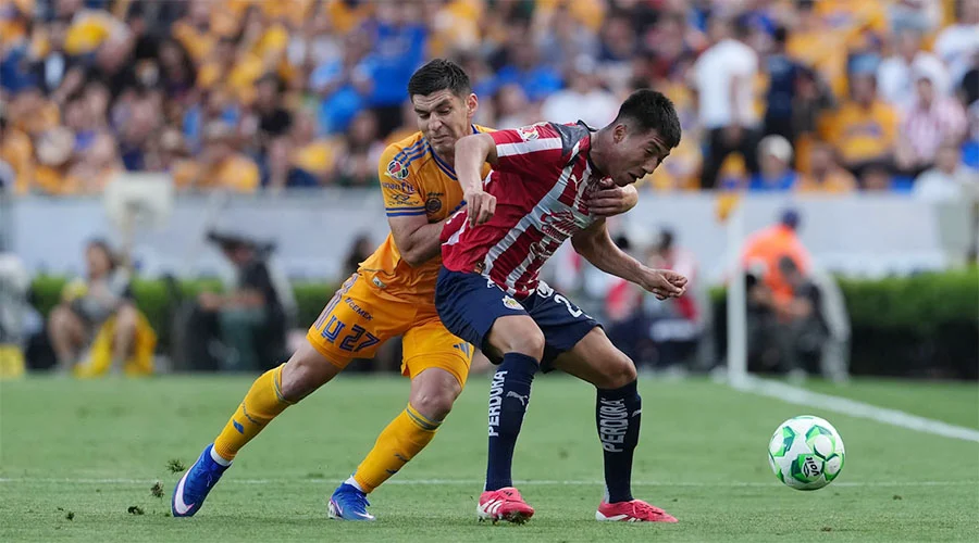 ¡Zarpazo al líder! Golea Tigres 4-1 a Chivas 3 TIGRES 3 ee