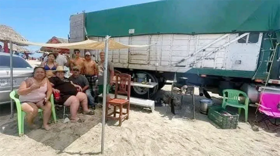 Llegan a la Playa Miramar en tráiler... son criticados 1 TRAILER 2bb