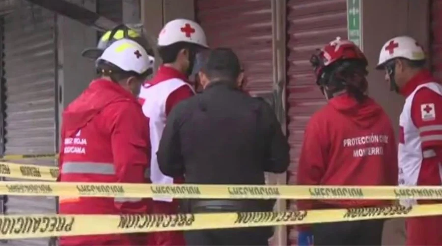 Un hombre de entre 40 a 45 años de edad fue localizado sin vida en las calles del Centro de Monterrey.