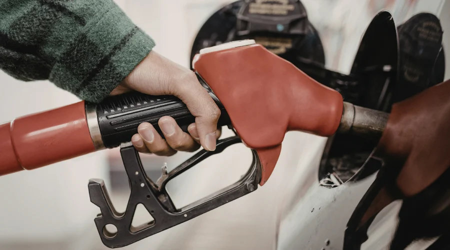 Un total de 8 mil 684 estaciones de servicio vendían ayer el diesel a más de 28.30 pesos por litro en el territorio nacional, precio estipulado en el acuerdo voluntario del gobierno federal con ga