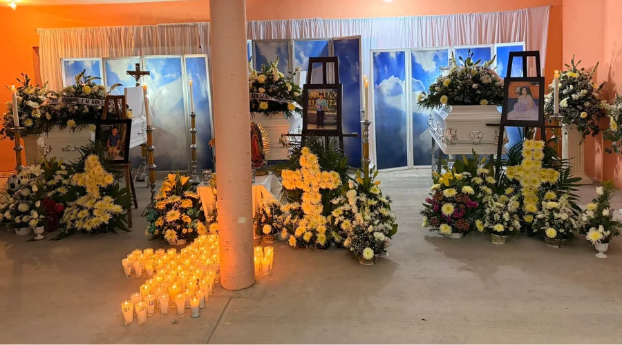 Velan restos de los tres menores fallecidos en accidente de Dr. Arroyo
