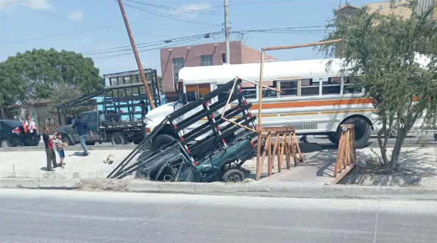 Chofer provoca múltiple choque; el responsable huyó 1 chofer 2bb