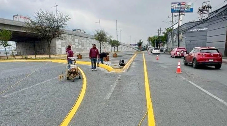 Refuerzan señalización en mega puente de Santa Catarina 1 santa catarina