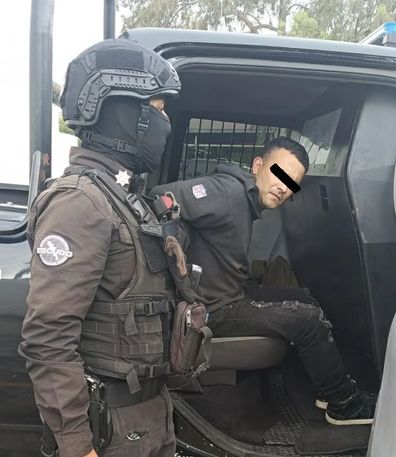 Asalta a taxista con arma de juguete y es detenido por policías de Monterrey 1 663766552 954737644017355 3788495747958584839 n