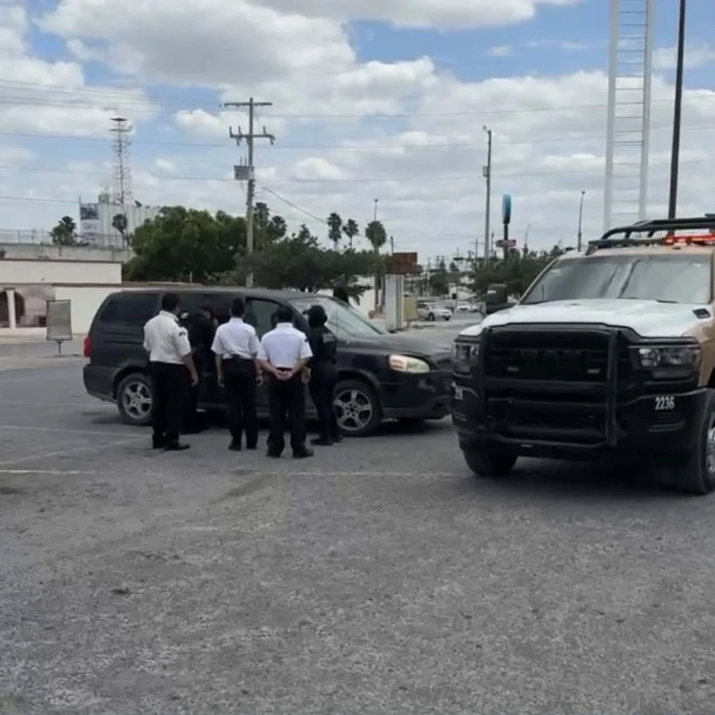 Detienen a mujer tras presunto robo en tienda de la Ribereña 1 679790340 1284641133874657 1643556729197091124 n