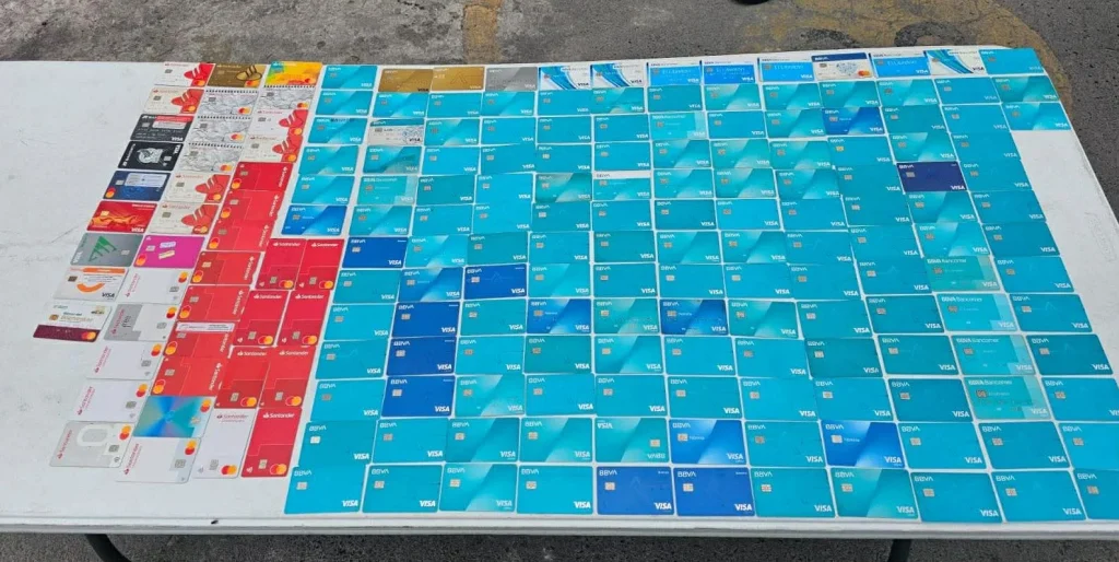 Capturan a hombre con 194 tarjetas bancarias en Monterrey 1 683182465 940839628760598 564543526685264552 n