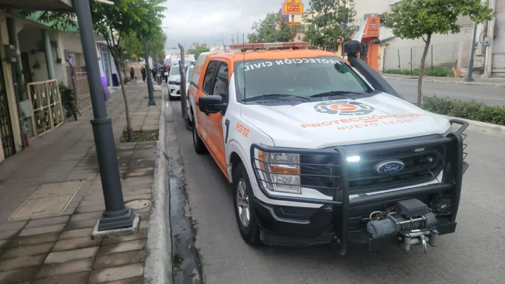 Incendio en veterinaria moviliza a cuerpos de auxilio en San Pedro 2 683300531 2190531785056687 7301589279172885005 n