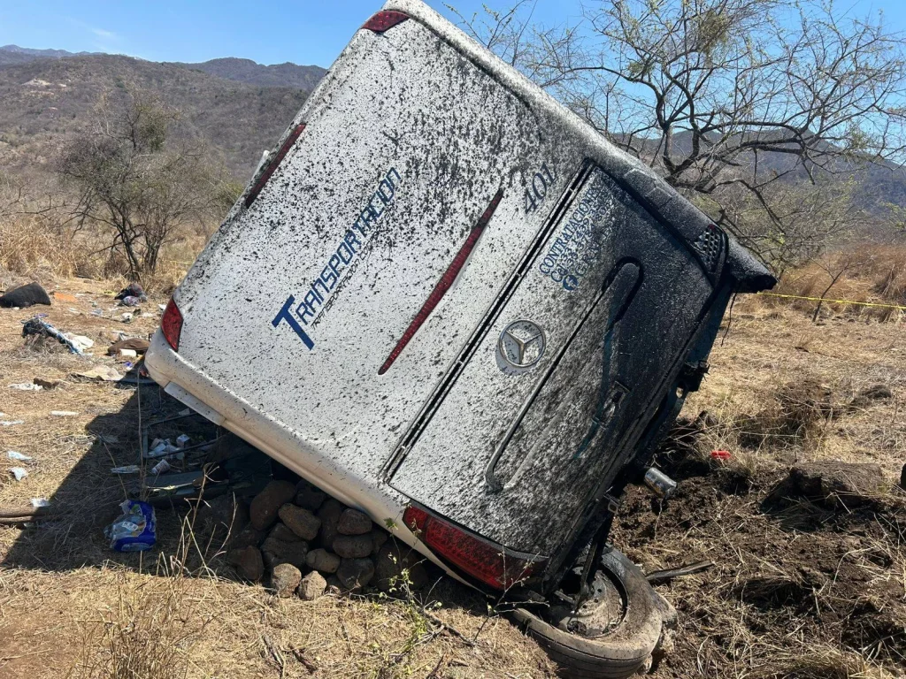 Volcadura de autobús en Nayarit deja al menos 11 personas muertas 1 683550873 1369931405170030 7602097897944643347 n