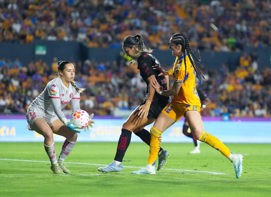 ¡Fracaso y sin Clásico! Toluca elimina a Tigres Femenil 9 683644519 1456425632344063 8137568640380615514 n