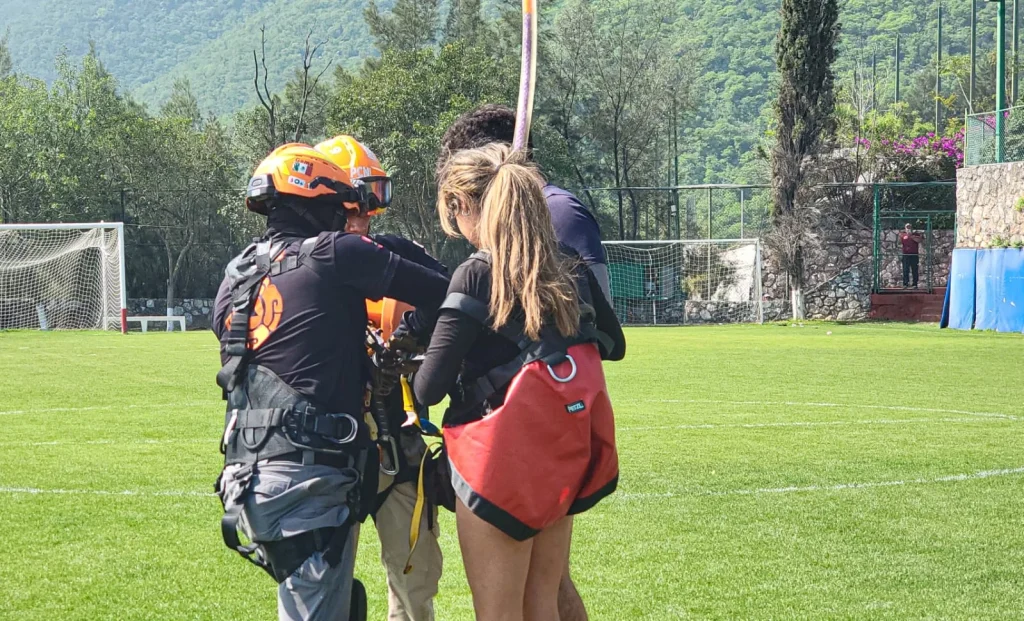 Concluye con éxito rescate aéreo en Cerro de las Mitras 4 686926140 962855356347642 2734839263956368081 n