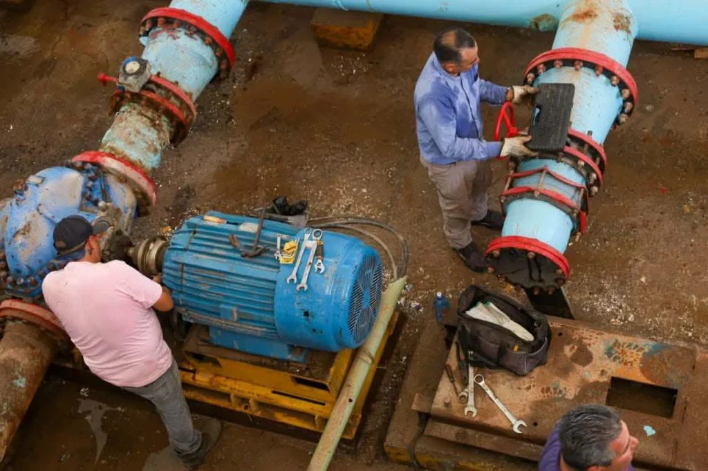 Persiste desabasto de agua tras ruptura de tubería en planta Pastor Lozano 1 689010518 857127870029321 1249170075286117186 n