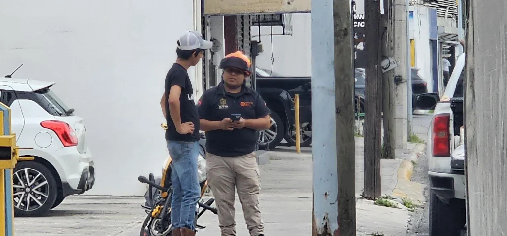 Trailer 'pierde' la caja al sur de Monterrey 2 692090538 2069865870293364 5648382339956471749 n