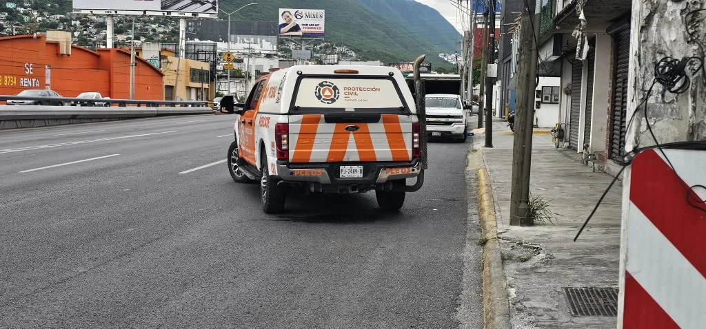 Trailer 'pierde' la caja al sur de Monterrey 3 694302523 1655672478847174 7690562868718961611 n