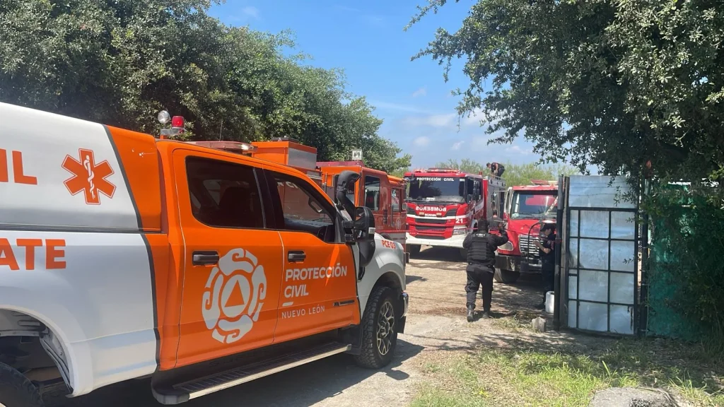 Muere hombre tras incendio de contenedores de combustible en Cadereyta 3 695349672 1671987037273362 1144735674103095757 n