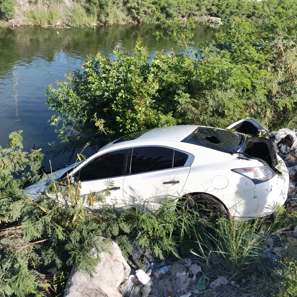 Caen con carro al canal y viven para contarlo 1 695469601 1934405947183562 5648196831113038051 n