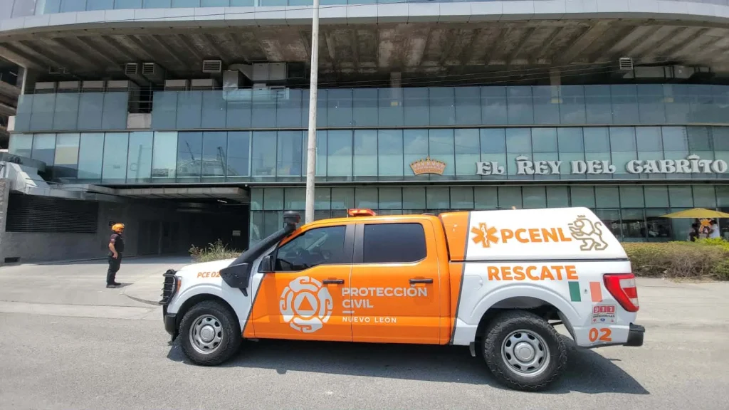 Reportan incendio de vehículo en estacionamiento de la Torre Top Obispado 1 700453219 1531474861953404 6791154228736842472 n