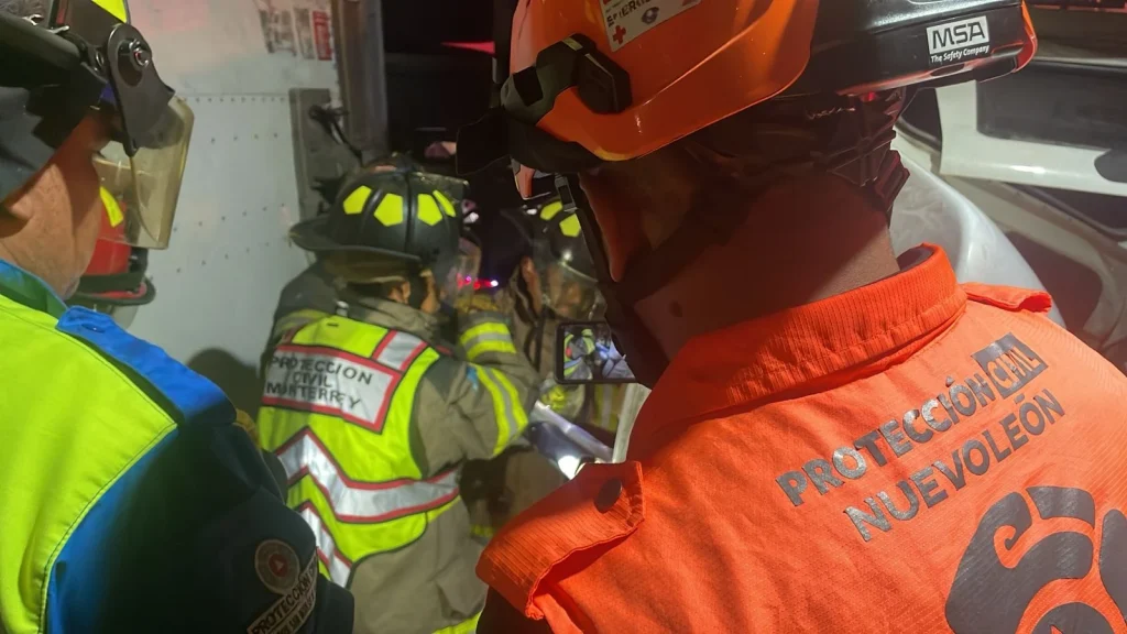 Muere automovilista tras choque y volcadura de trailer 2 702568030 991781077049714 1356796220524083042 n
