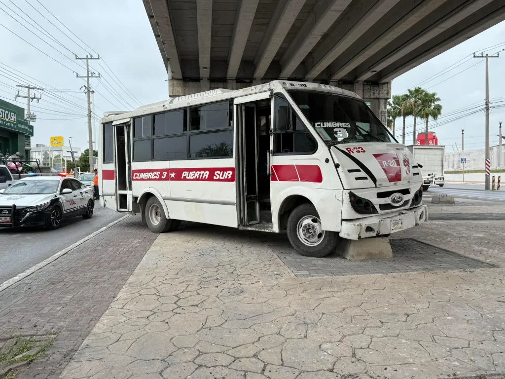 Choque múltiple provoca congestionamiento sobre el bulevar Hidalgo 1 702910020 2361912090998683 8004222849101069163 n