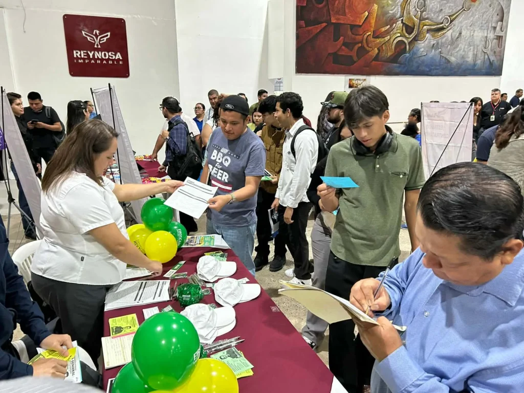Responden más de 2 mil 500 reynosenses a jornada del empleo 1 708436663 27036700465964724 66641013559492286 n