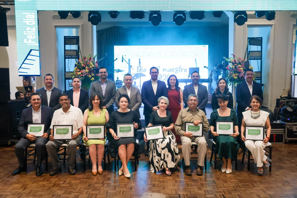 Distingue David de la Peña a maestros con medalla 'Profesora Julia Garza Almaguer' 5 8a4db663 4c74 46a5 9536 91a513a721d1
