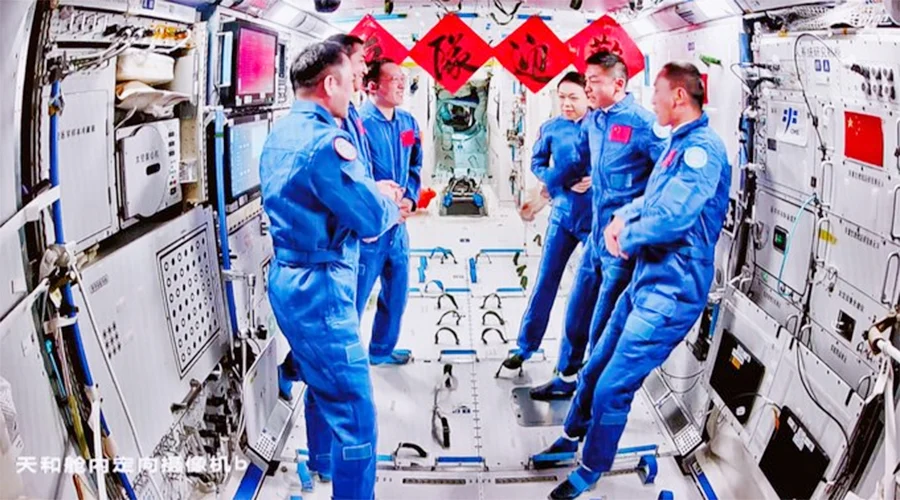 ASTRONAUTAS CHINOS 1aa