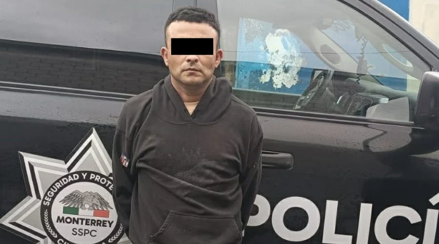 Asalta a taxista con arma de juguete y es detenido por policías de Monterrey