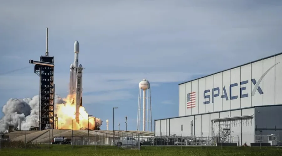 Demandan a SpaceX por presuntos daños en viviendas