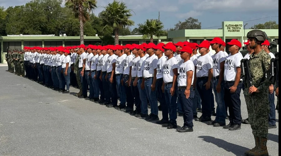 Durante el 164 aniversario de la Batalla de Puebla, se llevó a cabo la ceremonia de toma de protesta de bandera del Servicio Militar Nacional en la explanada de la Octava Zona Militar, en Reynosa.