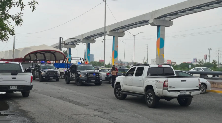 Mujer es asaltada en San Pedro; policías de Monterrey detienen a presunto en Condominios Constitución