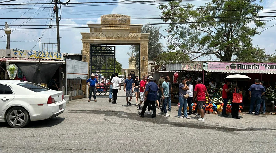 Implementan operativo en panteones por Día de las Madres 1 PANTEONES REY 77