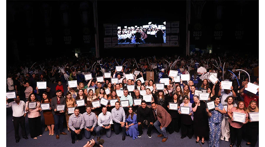 Celebra San Nicolás a más de 4 mil maestros de la ciudad 1 SAN NICO 2bb