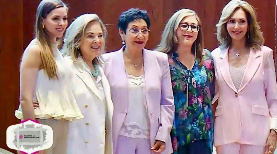 Suman tres placas al Paseo de la Mujer Mexicana