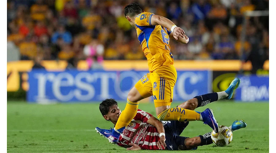 ¡Con ventaja la vuelta! Vence Tigres 3-1 a Chivas 2 TIGRES 5ee5